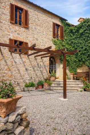 Porzione di casale toscano con terreno esterno - Crete Senesi - Foto 13