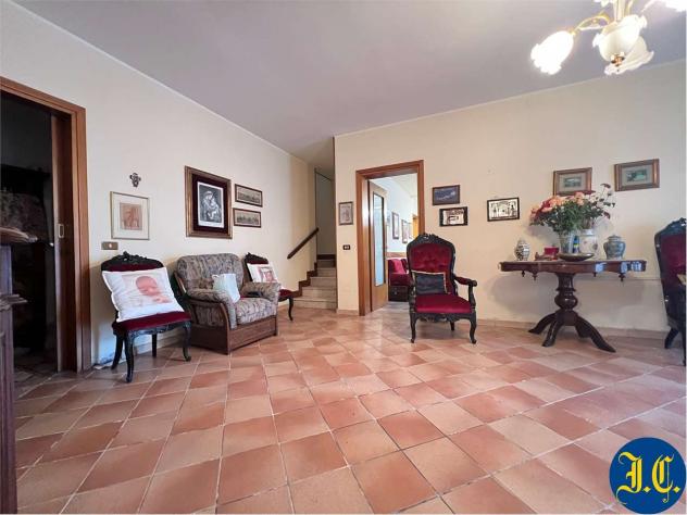 V005402 - CASA INDIPENDENTE DI AMPIE METRATURE CON CORTE PRIVATA - Foto 3