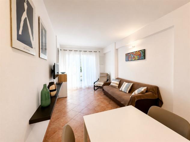 ID 895 Bellissimo Trilocale in Villa storica , di fronte alla Marina, con giardino e posto auto "A cà de Jolanda" CIN IT009034C2M24A73HQ - Foto 2