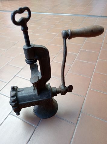Trita Carne Macina Carne in Ghisa Vintage Tre Spade - Foto 4