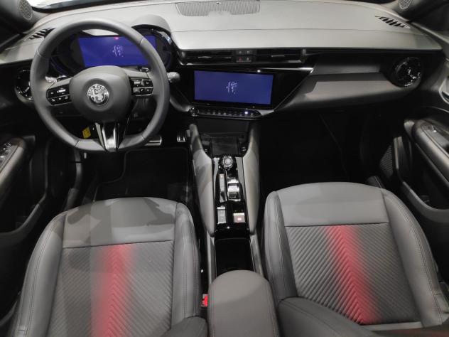 Alfa Romeo Junior Junior 1.2 145 CV Hybrid eDCT6 Q4*4x4* - Foto 4