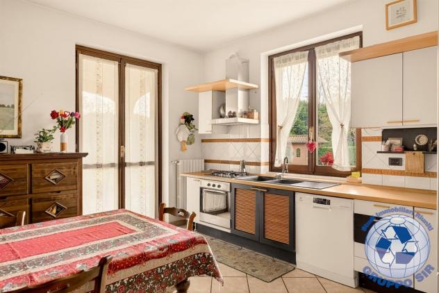 villa bifamigliare con capannone uso deposito - Foto 16