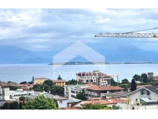 Bilocale RISTRUTTURATO vista lago!