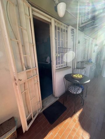 RE DI ROMA BILOCALE ARREDATO CON TERRAZZO PRIVATO SPESE INCLUSE - Foto 2