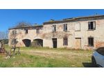 Casa colonica di mq.540 con 2 appartamenti
