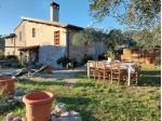 Cascinale in pietra con piscina