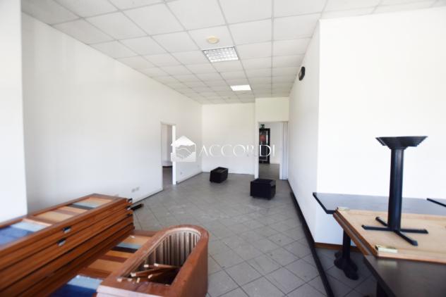 ATTIVITA'/LIC.COMMERCIALE di 5 vani e di 147 mq (PEDEROBBA) rif. SW154 - Foto 7