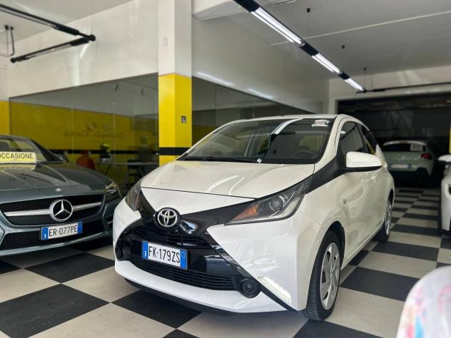 Toyota Aygo 1.0 VVT-i 69 CV 5 porte x-black TSS - Foto 3