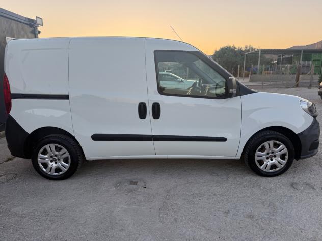 Fiat Doblo Dobl1.3 MJT 80cv Cargo Lamierato 2017 - Foto 4