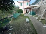 VENDESI A CHIUSANICO APPARTAMENTO AUTONOMO IN CASA BIFAMILIARE CON GIARDIN …