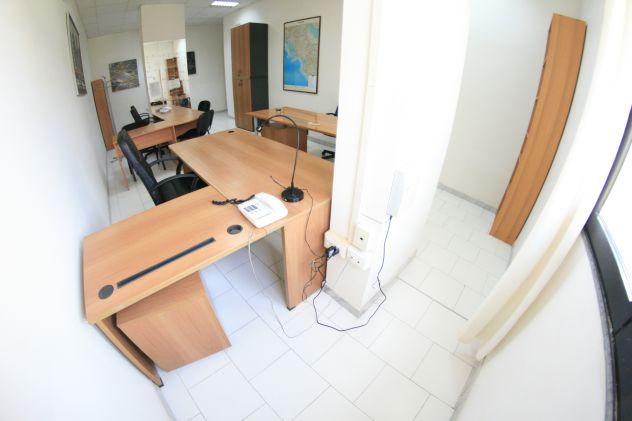 Locale ammobiliato con parcheggi euro 299 mese - Foto 6