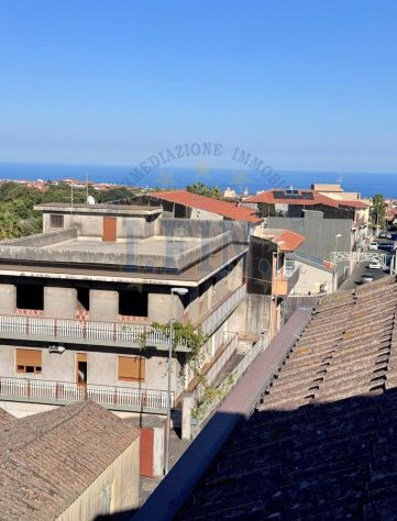 elegante e panoramica mansarda in via Paolo Vasta ad Aci Sant' Antonio - Foto 8