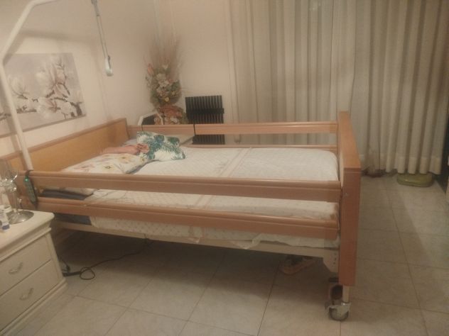 Letto per disabili elettrico con sponde - Foto 2