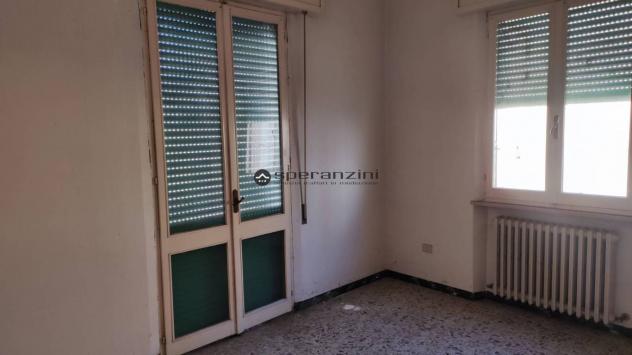 Fossombrone alle porte del centro storico cittadino, facilmente raggiungibile sia in macchina che a piedi, attorniato dai principali servizi proponiam - Foto 5