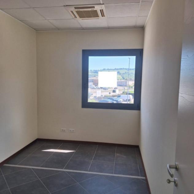 Immobile di 256 m² con più di 5 locali in affitto a Sassuolo - Foto 6