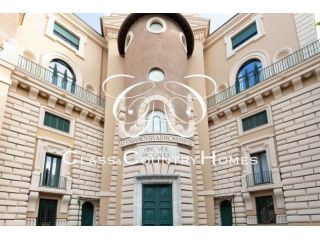 Affitto di Lusso Roma Nord - 520 mq in Villa Storica con Parco e Terrazza