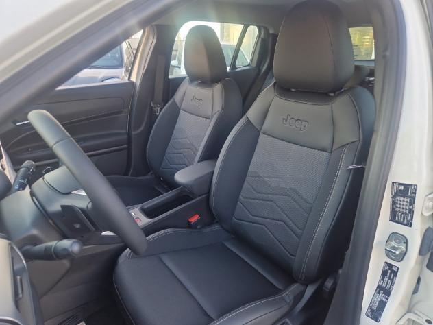 Jeep Avenger e-Hybrid 1.2 MHEV e-Hybrid Turbo Altitude - Foto 9