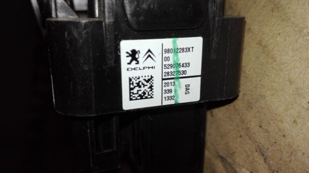 Pulsantiera alzacristalli anteriore SX Citroen C3 del 2015 (98012283XT) - Foto 2