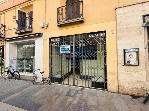NEGOZIO SU DUE LIVELLI - FAENZA CORSO MAZZINI 28/A