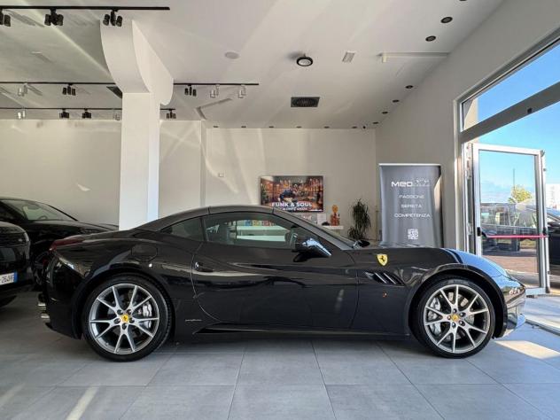 FERRARI - California -