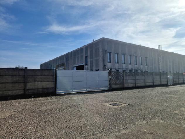 Immobile di 2800 m² con più di 5 locali in affitto a Legnano