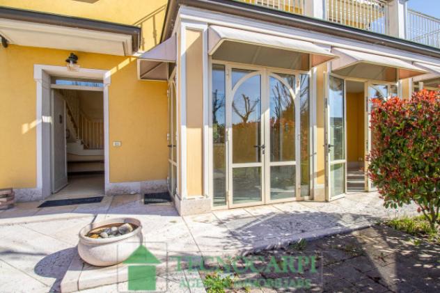 Villa di 350 m² con più di 5 locali e box auto doppio in vendita a Carpi - Foto 2