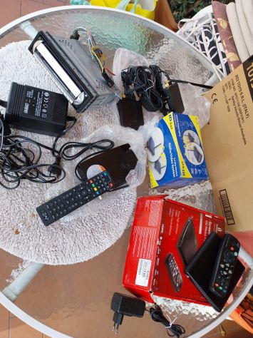 elettronica nr 2 box mista varie marche tv autoradio lettori etc. come foto