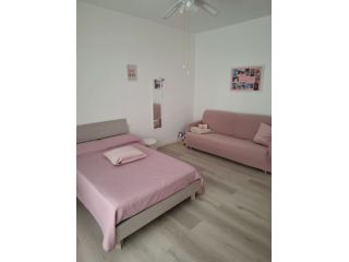 CAMERA SINGOLA CON TERRAZZA PER STUDENTESSE/LAVORATRICI/INSEGNANTI