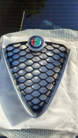 Griglia frontale grigia con logo originale Alfa Romeo Giulia - Foto 5