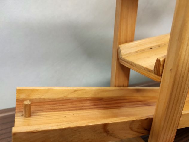 Pista vintage in legno con tre macchinine numerate - Foto 5