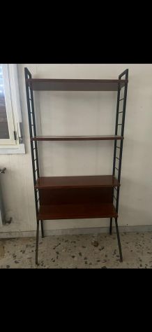 Libreria modernariato anni ’60 a scaffali in teak con montanti neri