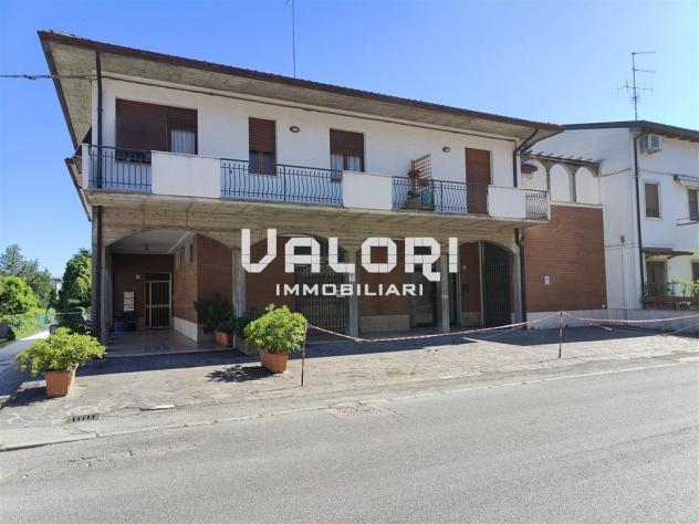 AMPIO LOCALE COMMERCIALE/ARTIGIANALE CON INGRESSO INDIPENDENTE E PARCHEGGI PRIVATI - Foto 4