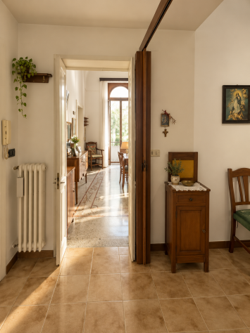 Proprietà angolare con ampi spazi - Foto 4