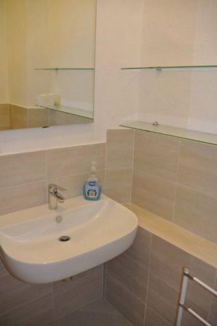 PISA CENTRO AFFITTO UN POSTO LETTO IN AMPIA DOPPIA PER STUDENTI - Foto 9