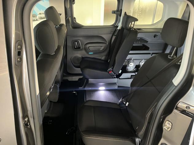 Citroën Berlingo BlueHDi 100 Stop&Start Combi Feel PEDANA DISABILI - Foto 10