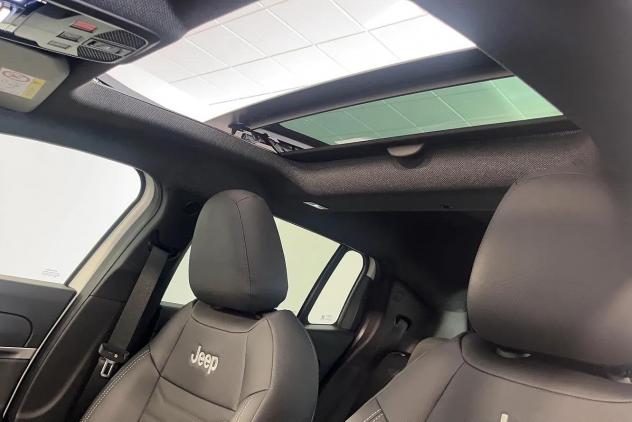 Jeep Avenger e-Hybrid 1.2 MHEV e-Hybrid Turbo Summit #tettoapribile #keyless #portellone #pelle - Foto 5