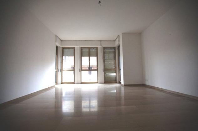 Appartamento di 170 m² con 5 locali e box auto in vendita a Gallarate