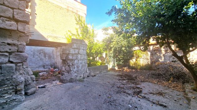 AMPIO FABBRICATO CON CORTILE A DUE PASSI DA VIALE MARGHERITA - MONDRAGONE V3198 - Foto 4