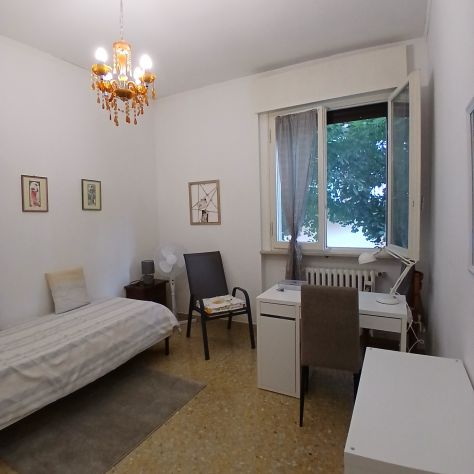 Stanza singola per studentessa in appartamento condiviso