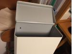 Contenitore bianco in metallo laccato con coperchio