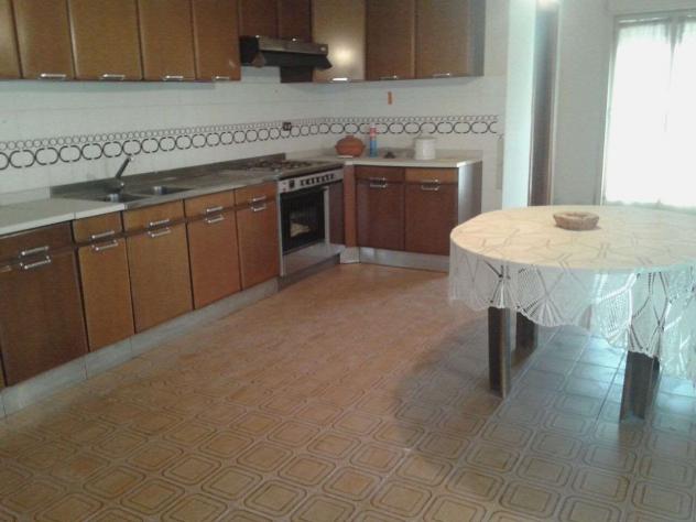 V001846 - VENDO MAGAZZINO 60 MQ UBICATO IN VIA CENTRALE