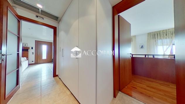CASA INDIPENDENTE di 8 vani e di 240 mq (GODEGA DI SANT'URBANO) rif. DG025 - Foto 15