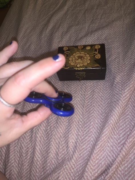 UN GIOCO RUOTANTE ANTI STRESS:FIDGET SPINNER PER TUTTE LE ETÀ TASCABILE IDEALE I - Foto 10