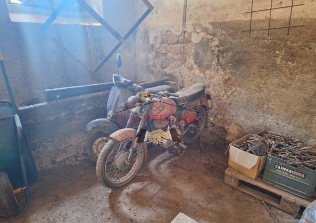 Lubriano - Sul confine tra Orvieto e Lubriano, casale con annessi e 11 ha di terreno in vendita. - Foto 10