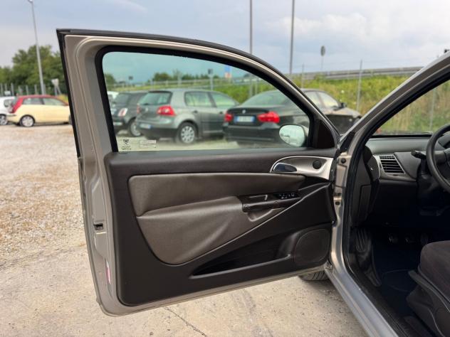 Lancia Ypsilon 1.3 MJT 90 CV Oro Giallo - Foto 9