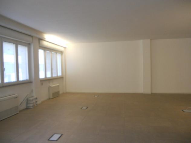 Immobile di 92 m² con 1 locale in affitto a Pero - Foto 13