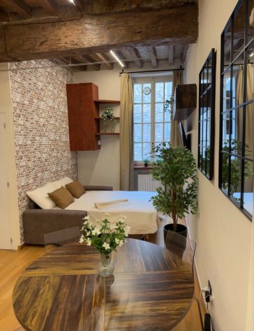 Elegante bilocale arredato in centro storico a Parma – Travi a vista - Foto 7