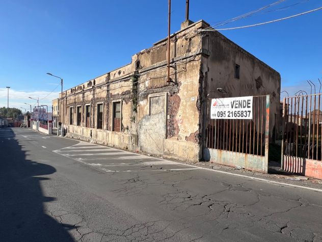 Catania - Zona Plaia - Intero stabile indipendente