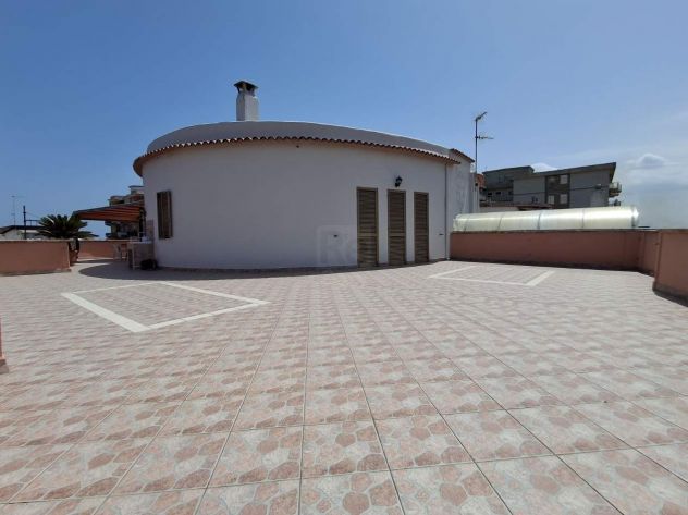 APPARTAMENTO CON AMPIO TERRAZZO E BOX - Foto 10