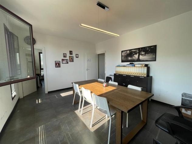 ampio ufficio open space + sala riunioni + n. 2 posti auto privati - Foto 2